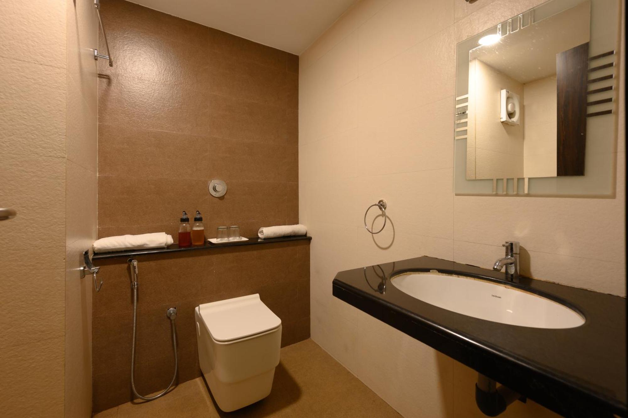 Hotel Samudyatha Inn And Suites Кундапур Екстериор снимка